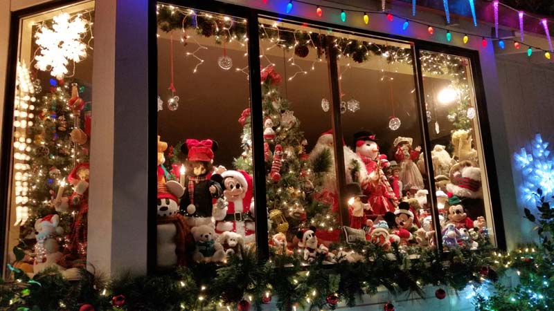 Marinwood's Mickey Mouse Christmas House (no longer open) | Marin Mommies