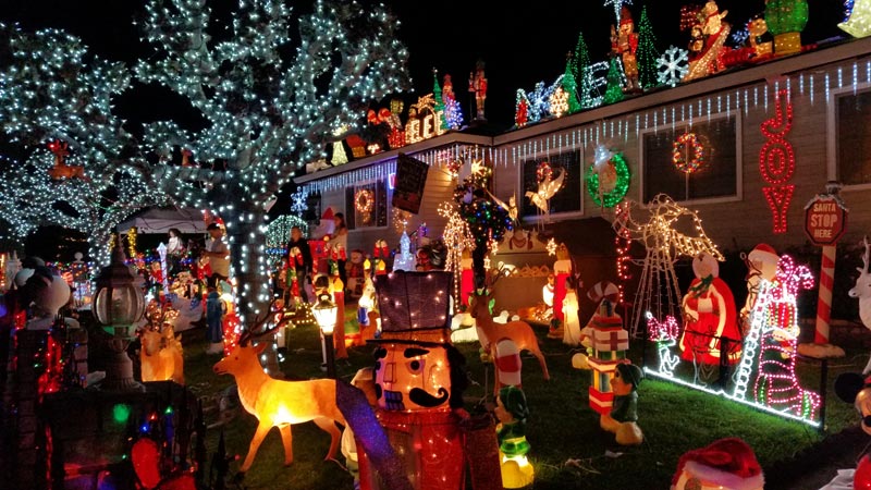 The Rombeiro Christmas House in Novato: You Have to See It to Believe ...