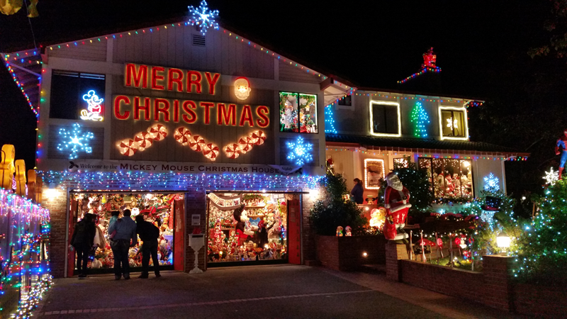 Marinwood's Mickey Mouse Christmas House | Marin Mommies