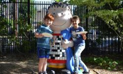 Kids at Schulz Museum with Linus statue