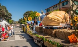 Half Moon Bay Art & Pumpkin Festival parade