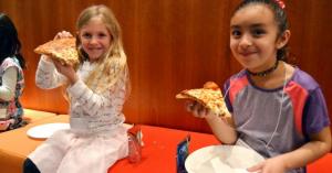 Kids at museum with pizza