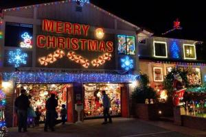 Marinwood's Mickey Mouse Christmas House | Marin Mommies