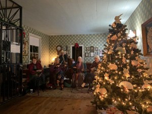 String band and Christmas tree in Toscano Hotel Sonoma