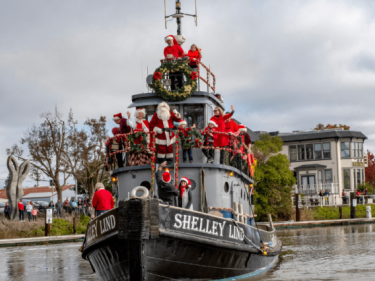Santa's Riverboat Arrival