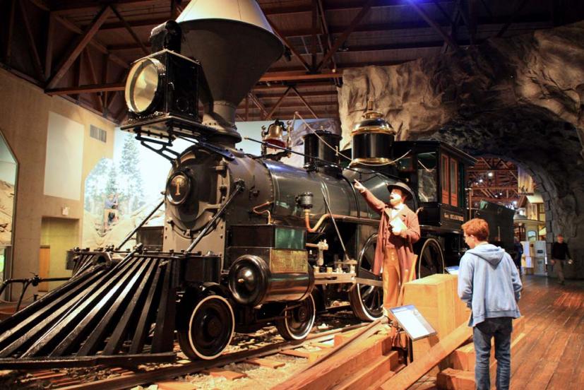 Looking for a fun and educational day trip? Why not explore California's railroading past at Sacramento's California State Railroad Museum? Located in the historic Old Sacramento neighborhood, it's an easy drive from the Bay Area or a convenient stop on the way home from Tahoe. Either way, it's perfect for a family outing at any time of the year.