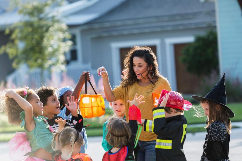 kids Halloween trick or treating