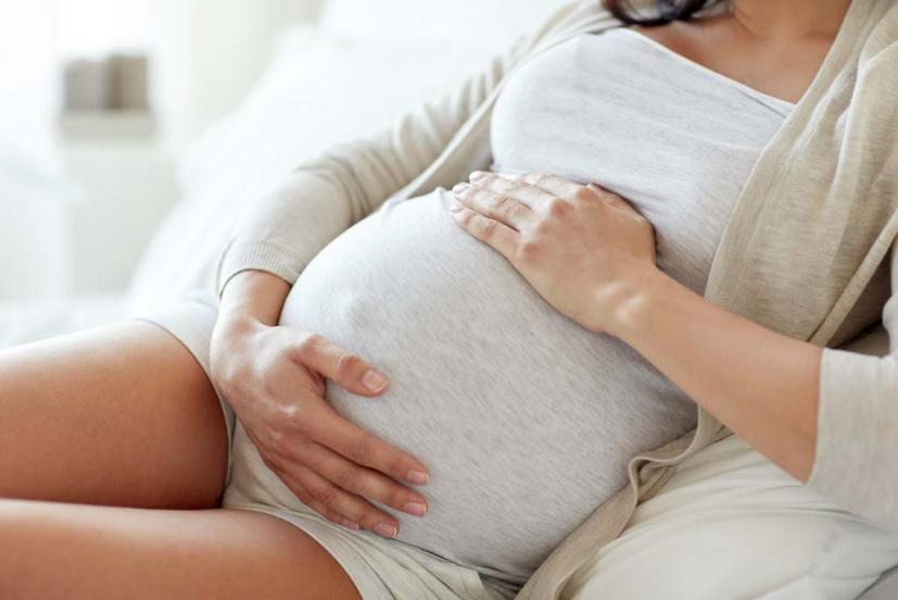 Pregnant woman doula childbirth