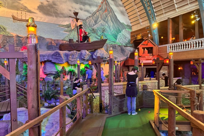 Mini golf at Santa Cruz Boardwalk