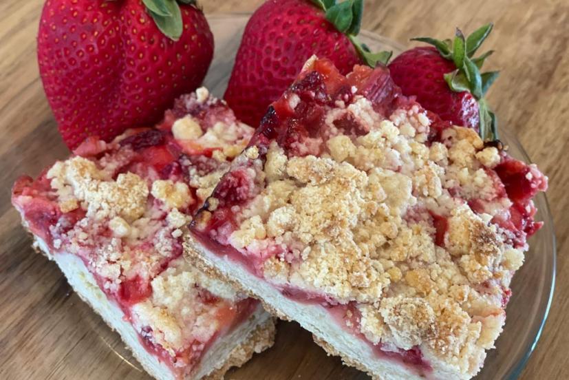 Stawberry Rhubarb Crumble Bars