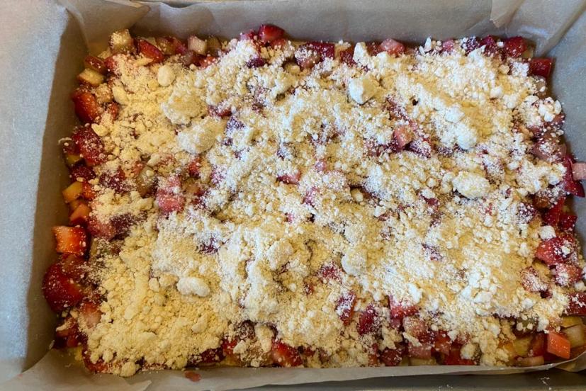 Stawberry Rhubarb Crumble Bars