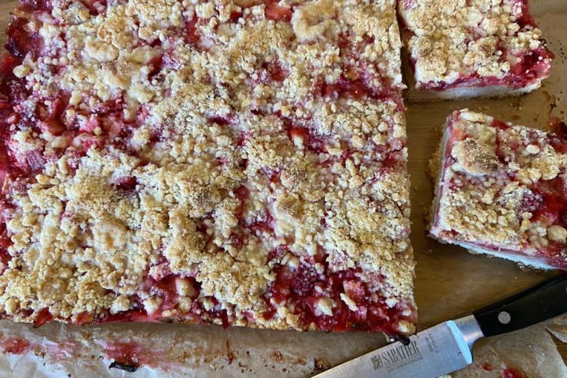 Stawberry Rhubarb Crumble Bars