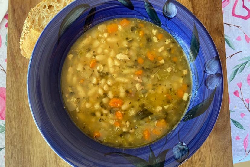 Instant pot white bean and kale soup