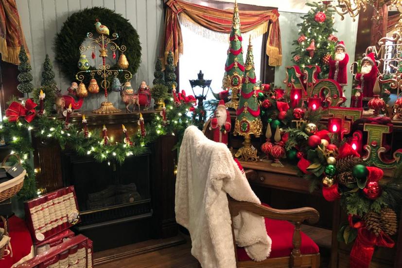 The Spectacular Christmas House At San Rafael S West End Nursery West End Nursery Christmas House San Rafael
