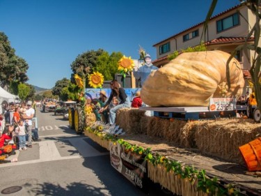 Half Moon Bay Art & Pumpkin Festival parade