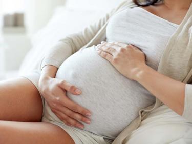 Pregnant woman doula childbirth